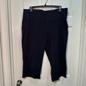 Livi Active by Lane Bryant Pull On Elastic Waist Knit Capri Pants Sz 22/34 Black